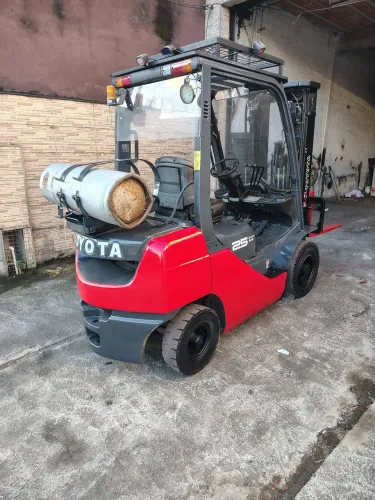 Empilhadeira toyota 8fg25