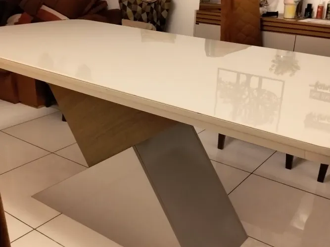 Mesa em Laka com Tampo de Vidro 