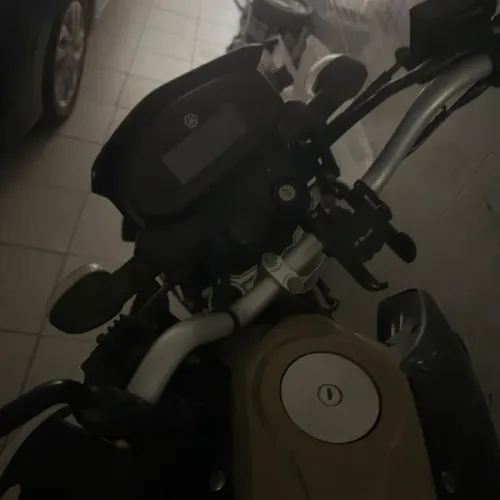 Moto alta econômica e confortável