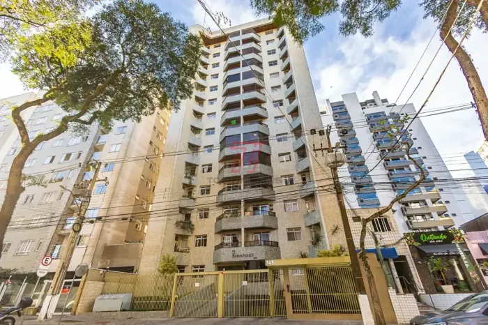 Apartamento com 3 dormitórios, 1 vaga de garagem para vender com 101,37m² no Ed. João Fari