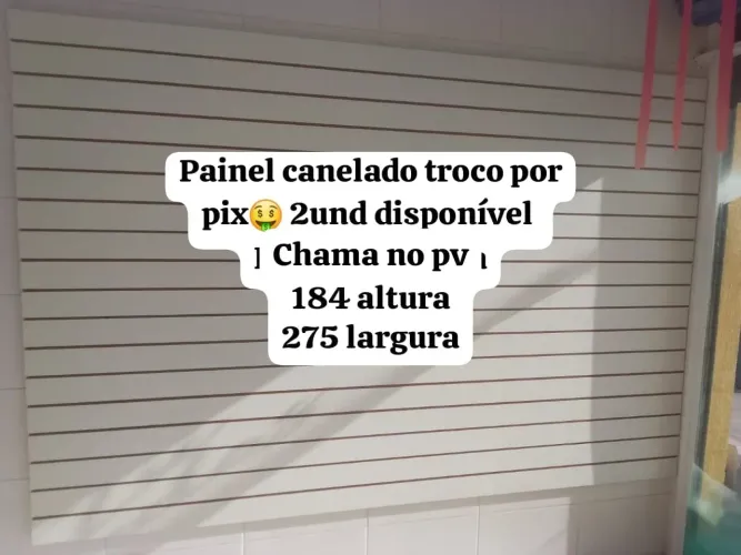 Painel canelado conservado, duas unidades disponíveis.