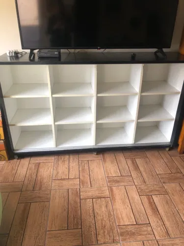 Estante/Rack com portas de correr