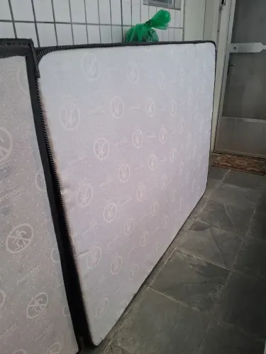 Cama Box Casal + Colchão Portobel Black Light.. bem conservado