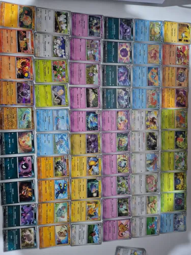 70 cartas Pokémon original Copag. 60 pokemon + 10 cartas treinador. Sem repetidas