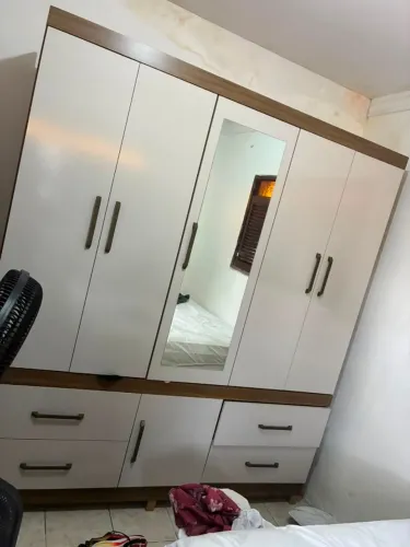 Guarda roupa 6 portas
