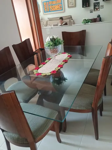 Mesa 6 cadeiras madeira