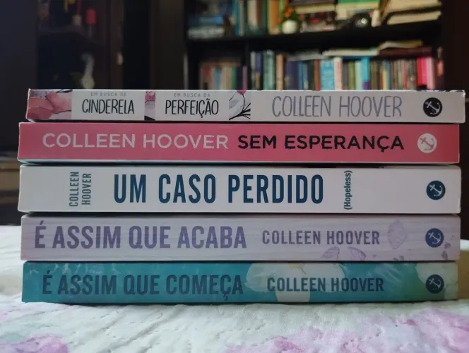 Kit Colleen Hoover