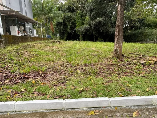 VENDO EXCELENTE NO CONDOMÍNIO SANTA HELENA