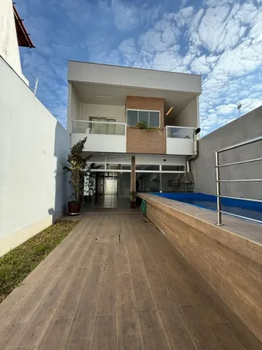 Casa Duplex de Alto Padrão com 5 Suítes, Piscina e Energia Solar  Aceita Financiamento / P