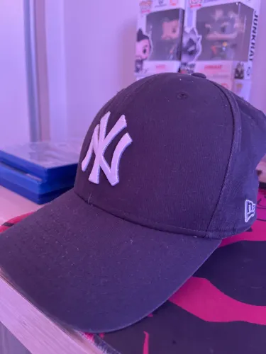New Era 9FORTY do New York Yankees.