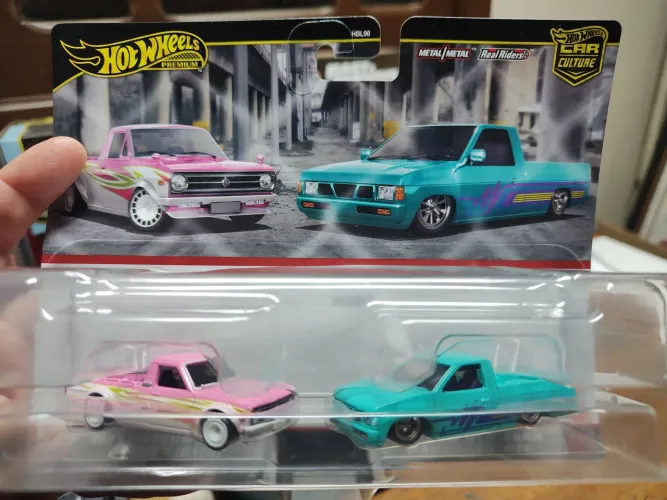 Hot Wheels Premium camioneta pack 2 Nissan Datsun