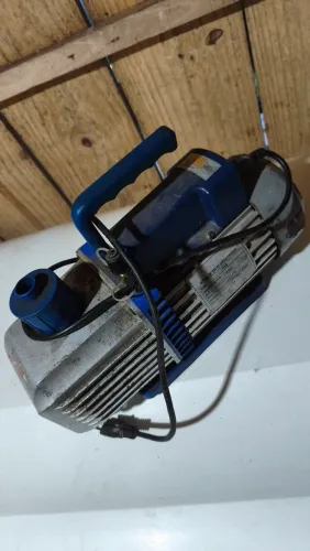 Bomba de Vácuo Duplo Estágio 12 CFM - 1 HP Bivolt