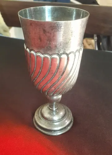 Imponente taça em em prata 90 da marca MAJEDI Brasil 
