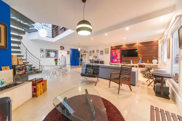 Sobrado Residencial 4 Quartos com 2 Suítes, 6 Vagas Vila Assunção, Santo André
