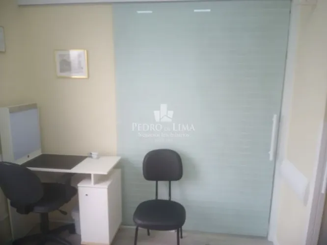 Conjunto comercial de 26m², Com 1 vaga,1 banheiros e sacada, ao Lado do Metrô Tatuapé