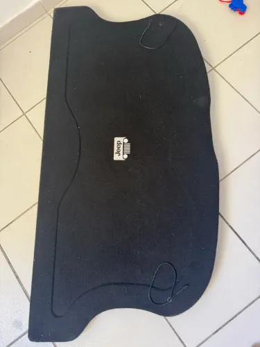VENDO TAMPÃO DE PORTA MALA DO JEEP COMPASS ORIGINAL