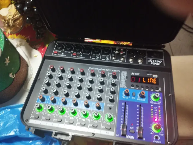 MESA SOM AMPLIFICADA 8 CANAIS  SEMI-NOVA 
