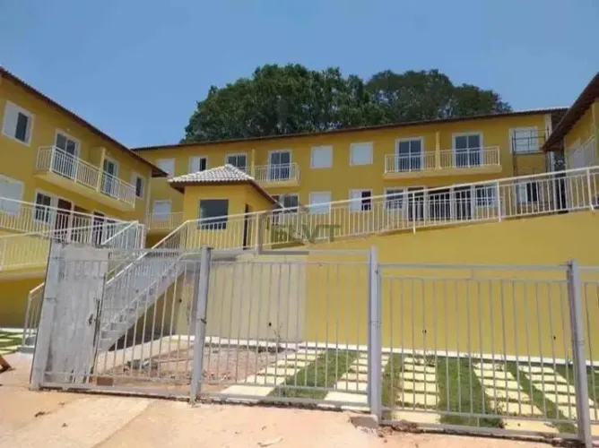 Condomínio Vista Alegre I - Sobrado em condomínio à venda na Chácara Vista Alegre com 2 qu