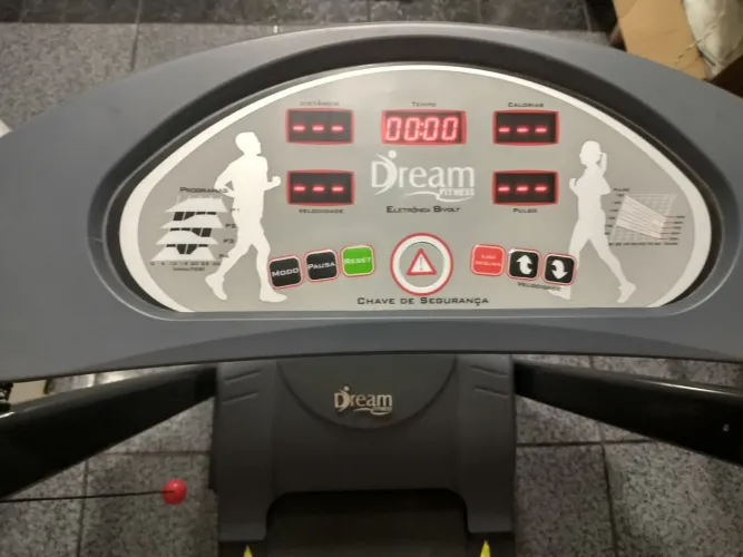 Esteira Eletrônica novinha, marca Dreams Fitness - DR 2110 - bivolt - dobrável 