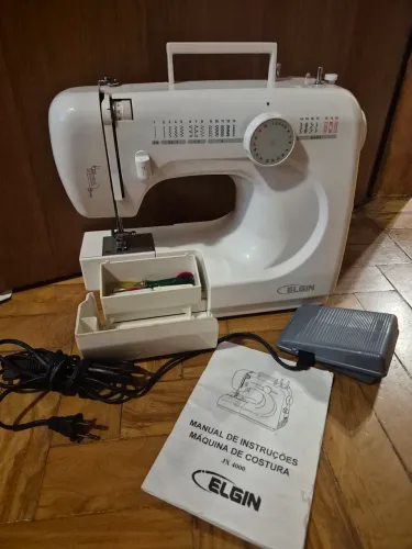 Máquina de Costura Portátil Elgin JX4000