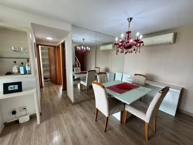 Cobertura com 04 quartos no Recreio para locação.