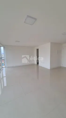 Sala Comercial 42m² no Lion Center Itajaí com Vaga coberta.