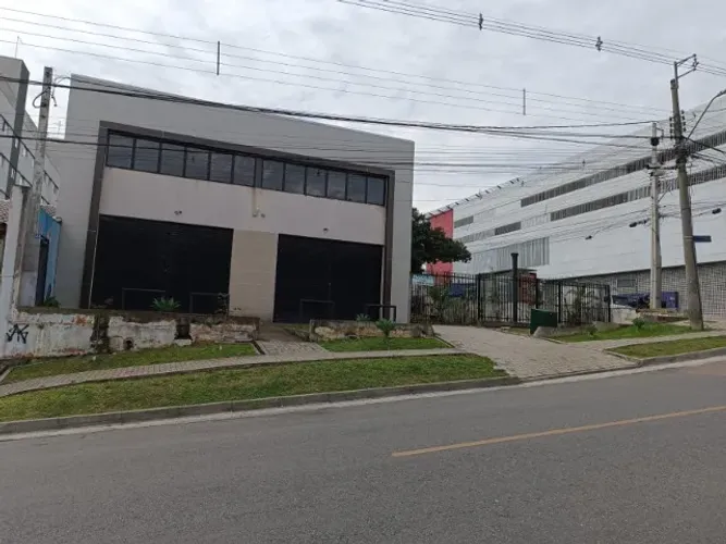 LOJA COMERCIAL 150m² + DEPÓSITO DE 50m², NO PINHEIRINHO - PRÓX.AO HIPERMERCADO CONDOR.