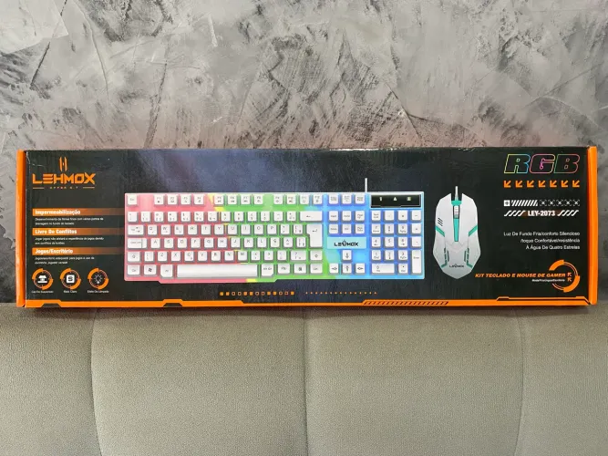  kit de teclado e mouse gamer da marca Lehmox, modelo LEY-2073.  