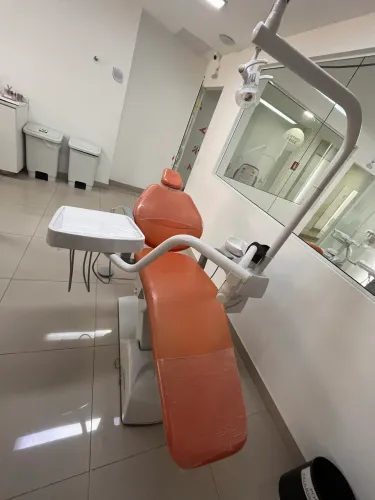 Cadeira Odontológica Dabi Atlante Croma 2 + Mocho Laranja