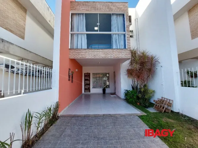 Excelente Casa 3 dormitório(s) em Rio Tavares - Florianópolis