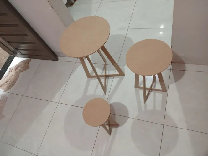 Trio de mesas para decoração