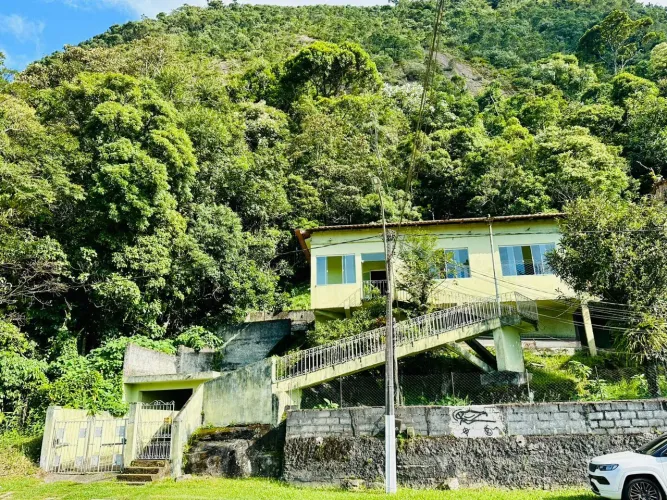 Casa à venda na Avenida Rotariana, Soberbo, Teresópolis - RJ