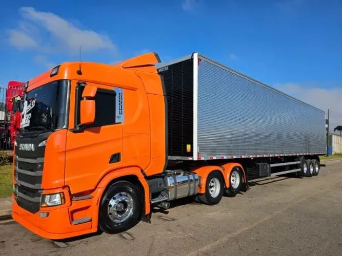 Scania R500 6x2 Ano 2021 Teto Alto Automático Euro 5 RETARDER +Baú 3 Eixos Nostra 2027 0km