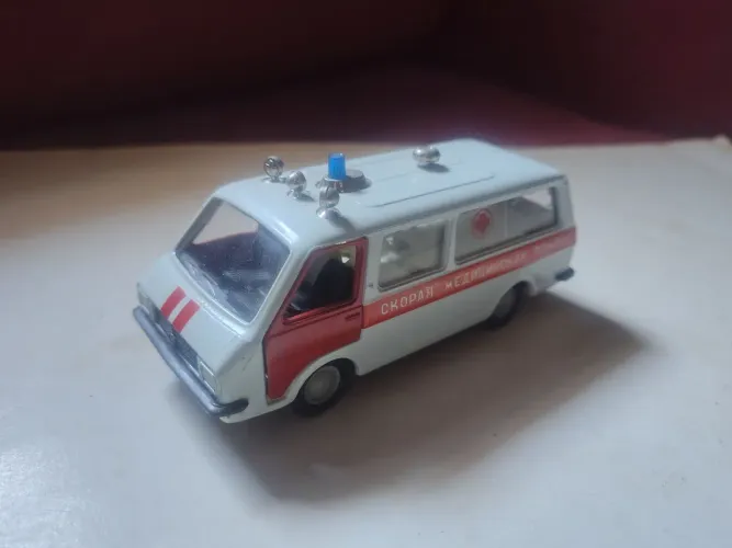 ambulância 1/43 russa, rarissima