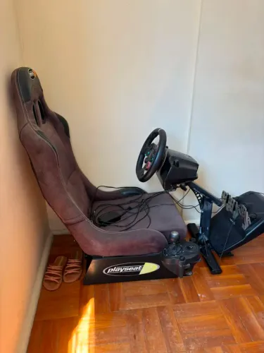 KIT Simulador Logitech com volante G29 / Câmbio H / Pedais. Cockpit Playseat regulável.
