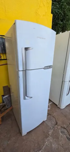 geladeira Brastemp frost free 380L gelando perfeitamente usada marcas de uso esta sem a ca