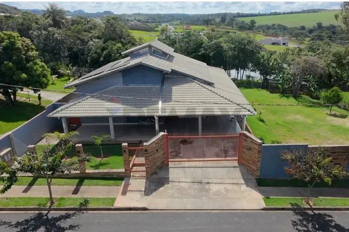 Casa à Venda em Condomínio  301 m² de Construção | Terreno de 1.515 m² | CAJURU