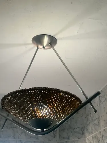 Luminária teto suporte alumínio e cúpula de palha