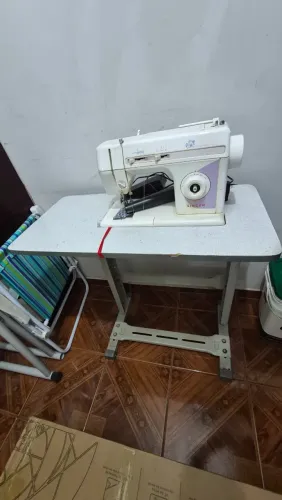 MÁQUINA DE COSTURA SINGER PRET A PORTE