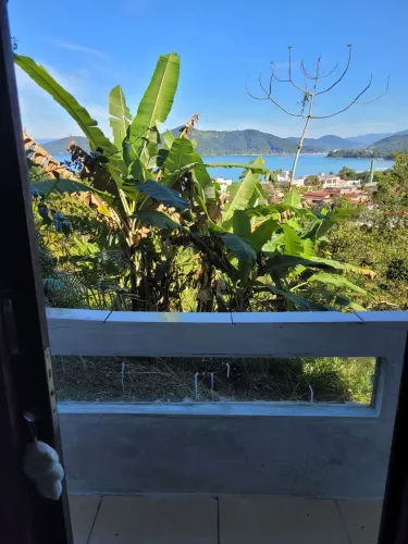 Prédio na Enseada com 2 ap e cobertura com vista da praia