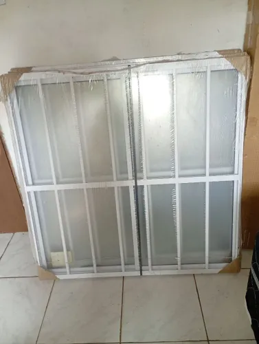 Janela de correr,com vidro, pintura eletrostática 1X1 valor 150,00 cada uma 