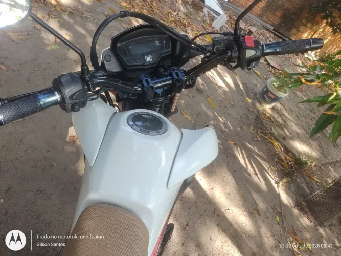 Honda Bros vermelha e branca- conservada 
