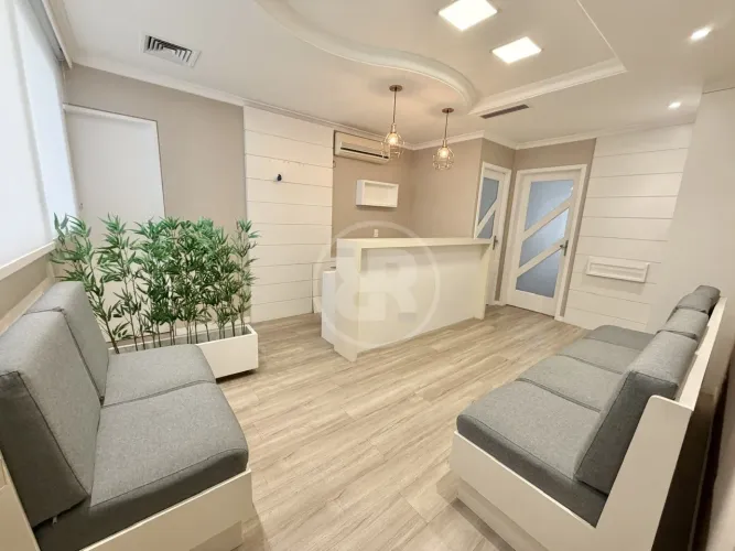 Sala Comercial Mobiliada com 57,14m² e Vaga de garagem em frente ao Hospital Santa Isabel 
