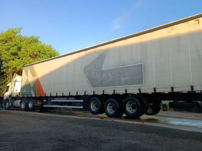 Carreta Baú Sider 30 paletes 2,82 m vão de porta