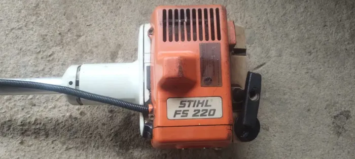 Roçadeira STIHL FS 220