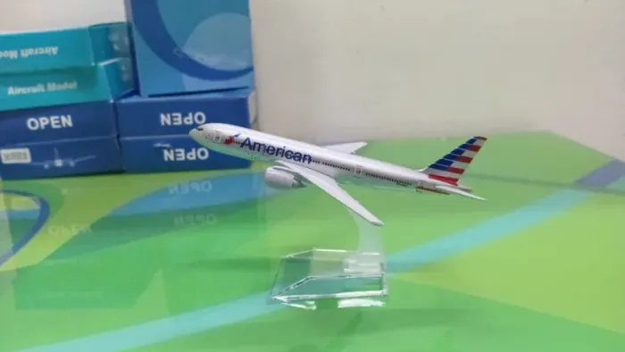 AVIÃO 777 da AMERICAN - MINIATURA 16cm - PRESENTEAR / COLECIONAR.