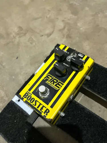 Fire Power Booster - Pedal de Efeito para Guitarra
