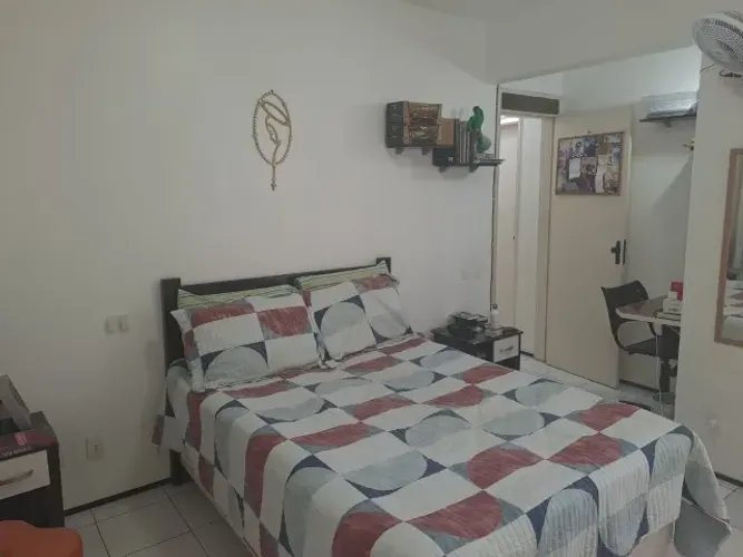 Quarto Suíte Mobiliado. Próximo (RIOMAR, IGUATEMI, HGF) DISPONÍVEL