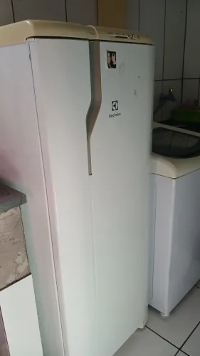 Geladeira Electrolux RE31 240L Branca - Em Ótimo Estado!