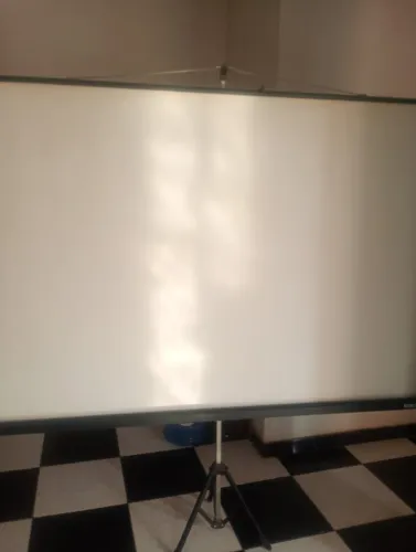 Telão de Projeção Retrátil - Com Tripé 2.00x2.00